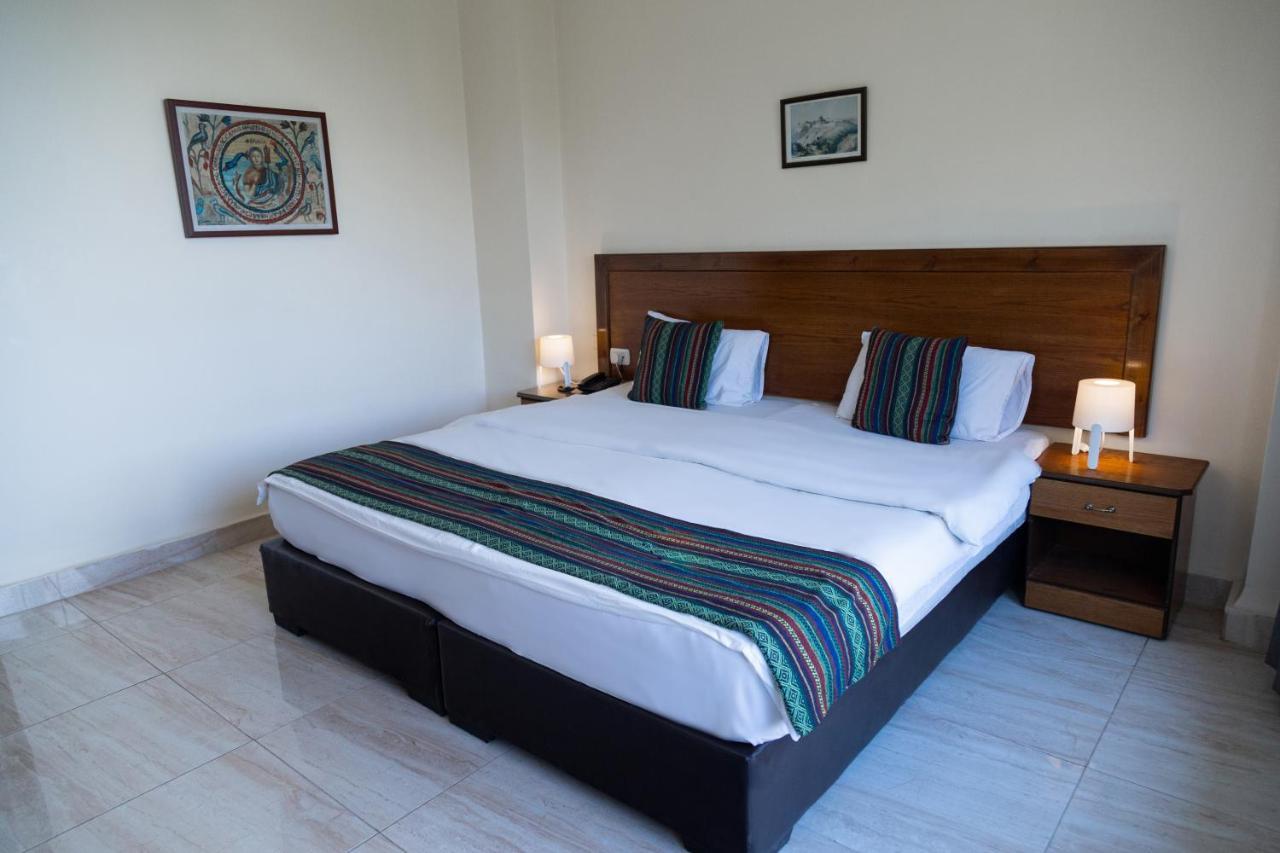 Antika Amman Hotel Экстерьер фото