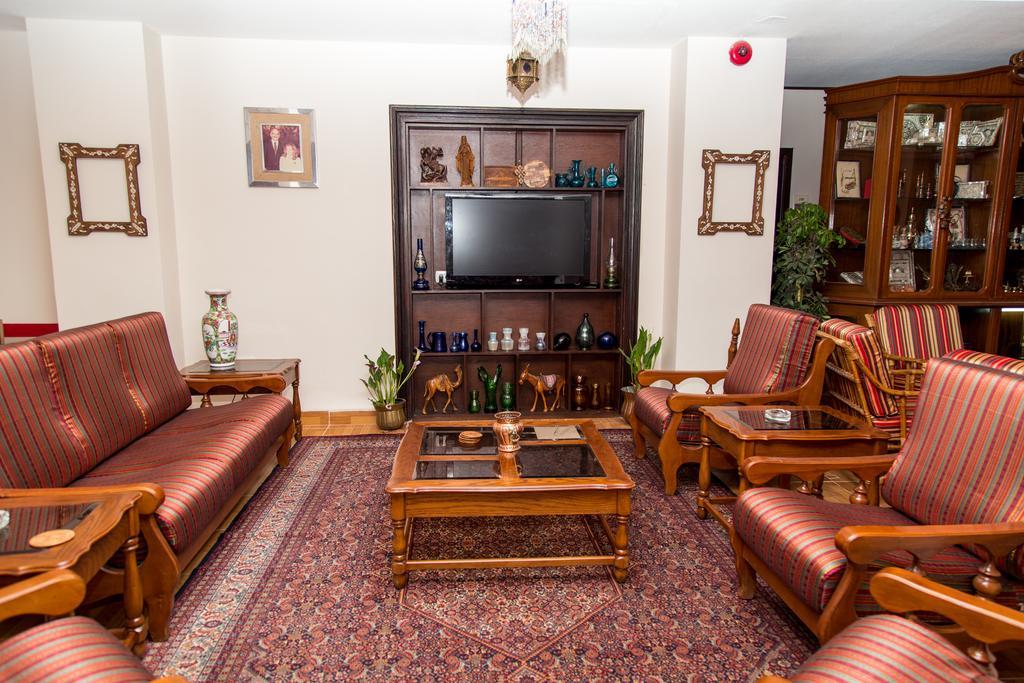 Antika Amman Hotel Экстерьер фото