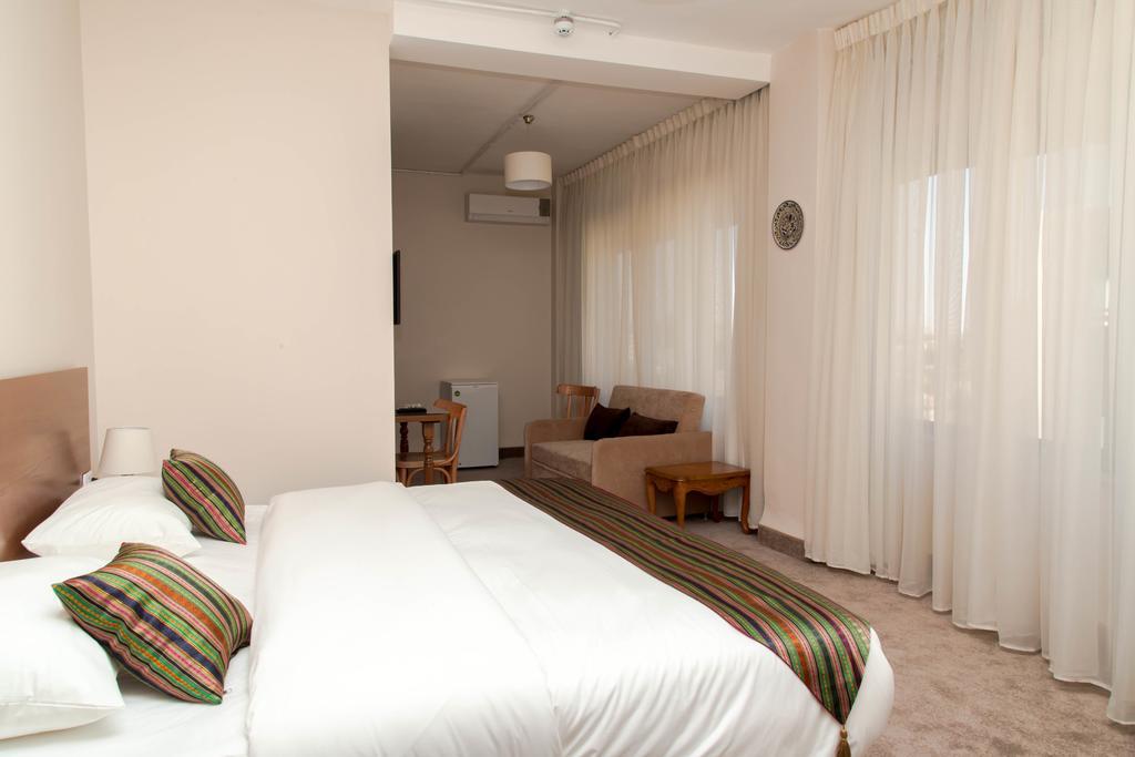 Antika Amman Hotel Экстерьер фото
