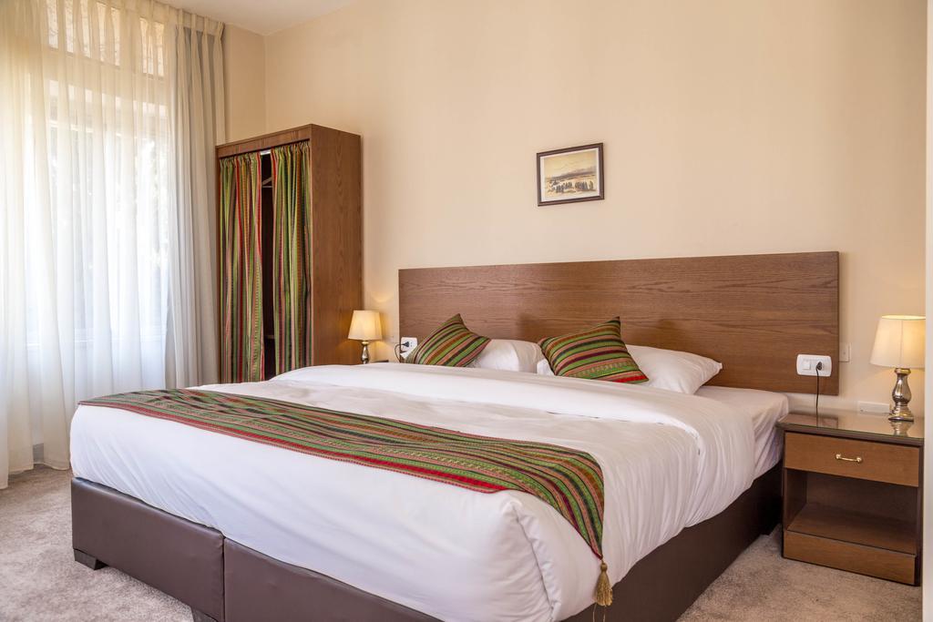 Antika Amman Hotel Экстерьер фото