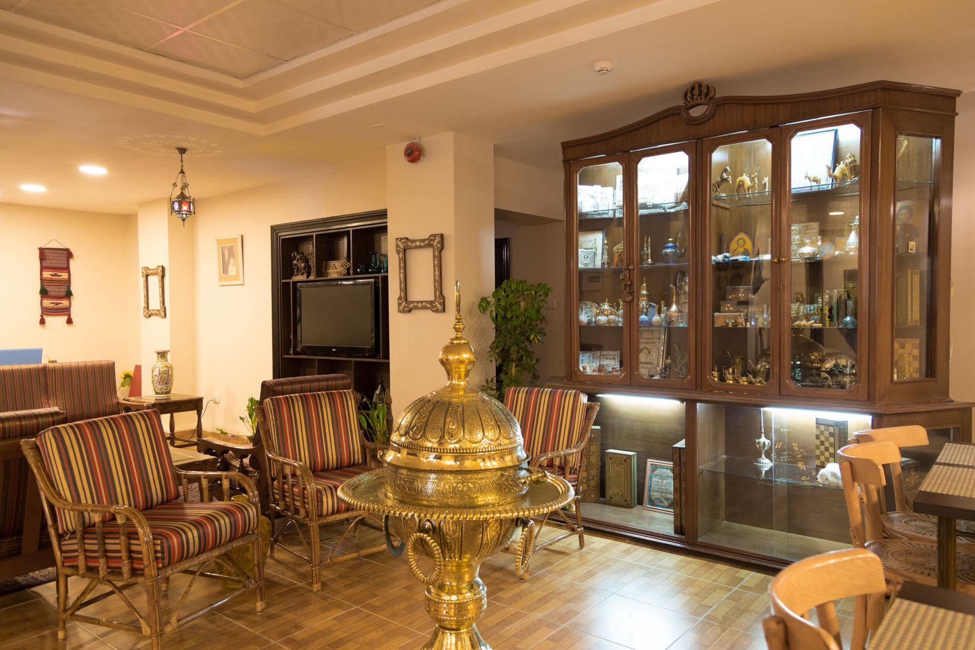 Antika Amman Hotel Экстерьер фото