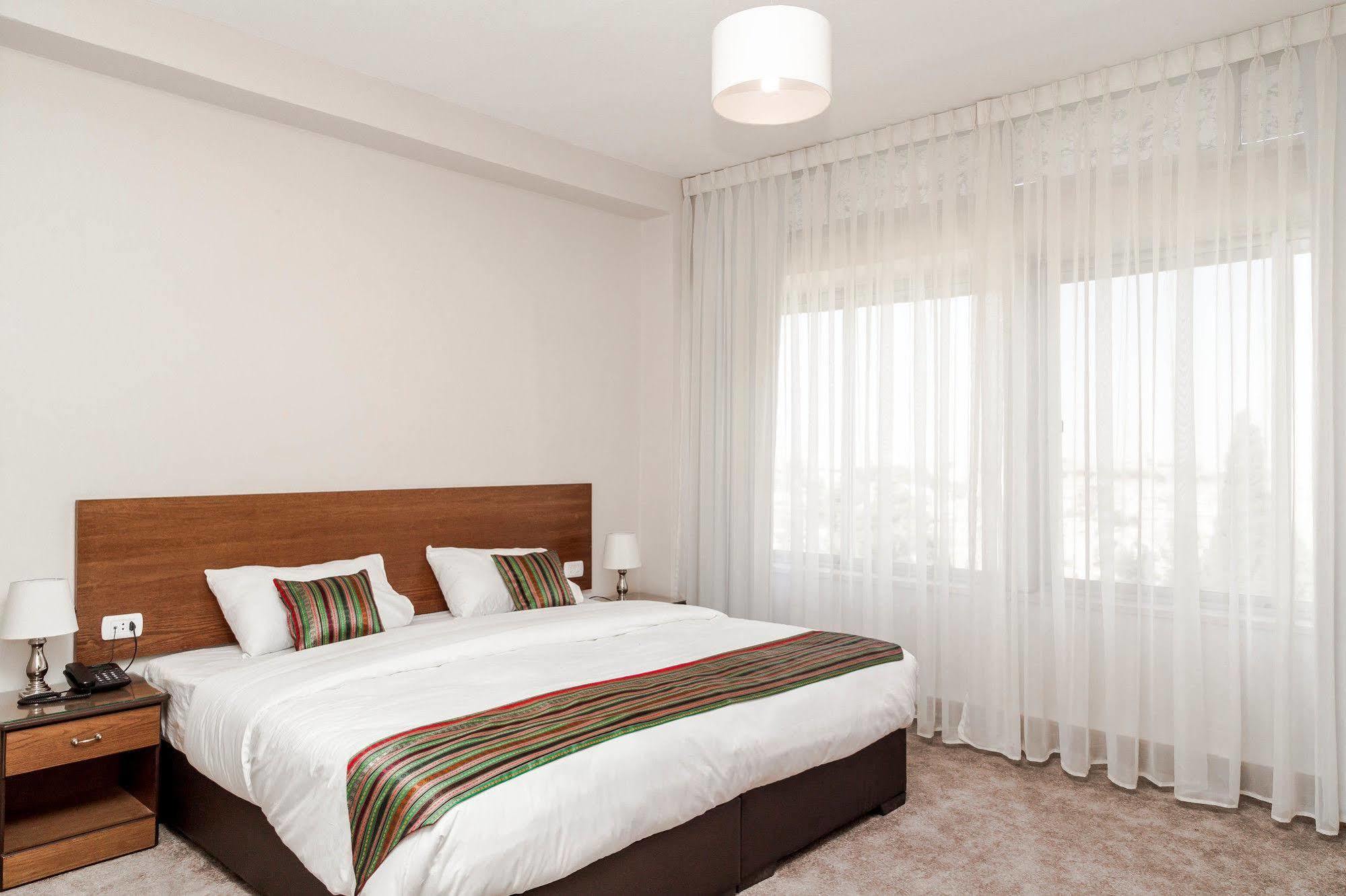 Antika Amman Hotel Экстерьер фото